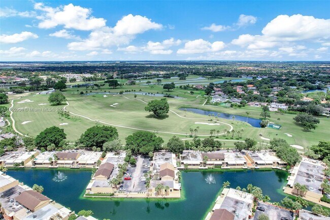 Building Photo - 15547 Braemar Ct