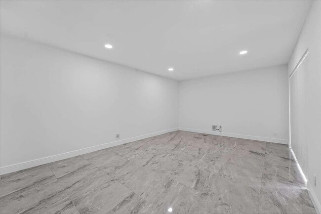 Building Photo - 7512 Courtyard Run E