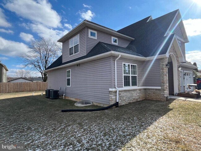 Building Photo - 13046 Monterey Ln