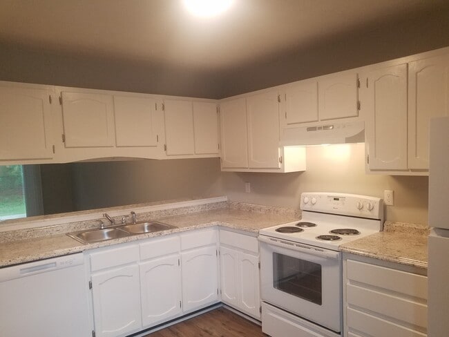 Building Photo - Maplecrest Square Apartments