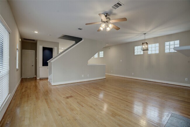 Building Photo - 5911 Petty St