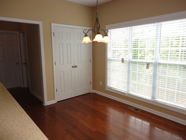 Building Photo - 323 Vinings Vintage Cir