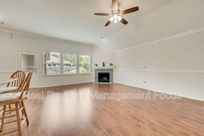 Building Photo - 1004 Trickham Dr