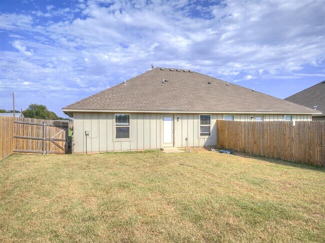 Building Photo - 609 N 5th St