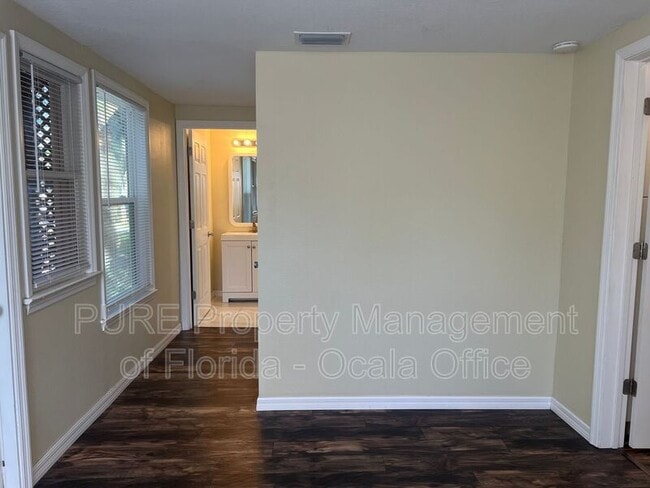 Building Photo - 5625 SE 109th Pl