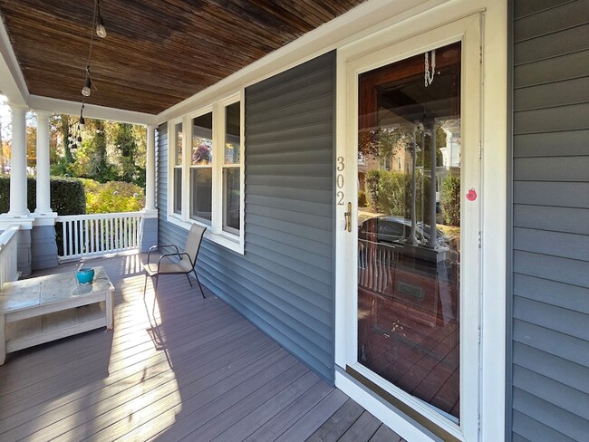 Building Photo - 302 Lexington Ave