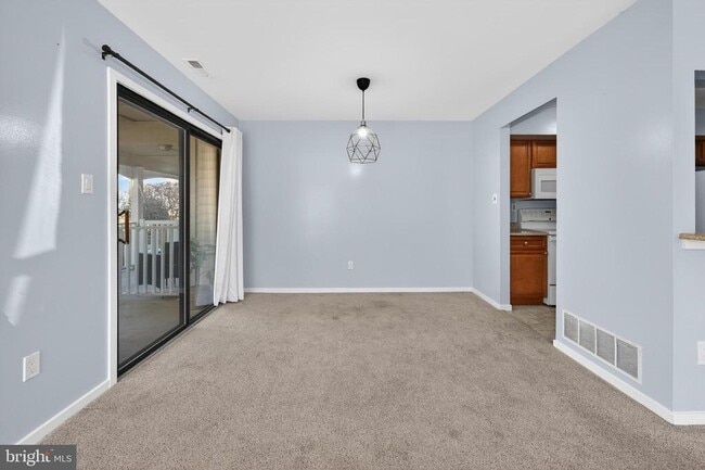 Building Photo - 203 Gregorys Way