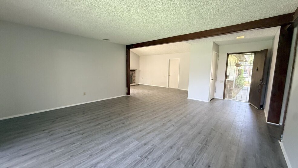 Building Photo - 1705 Catalpa Ave