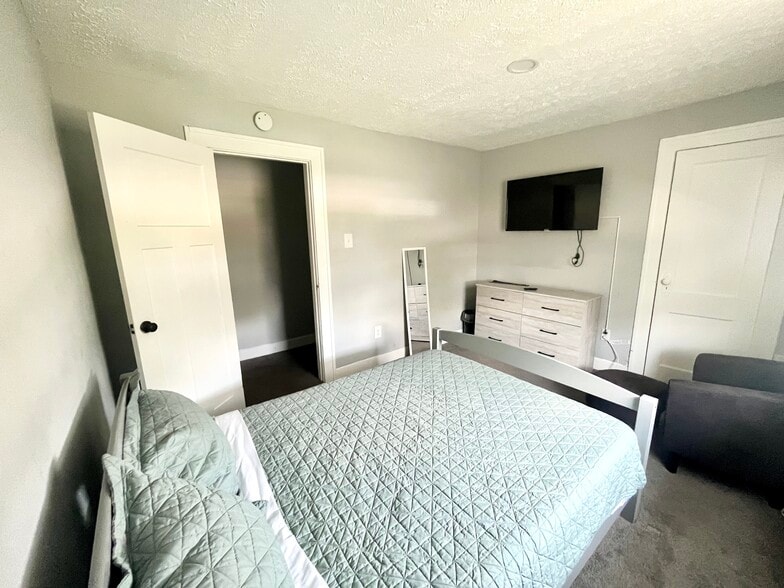 Building Photo - 645 Eastern Ave