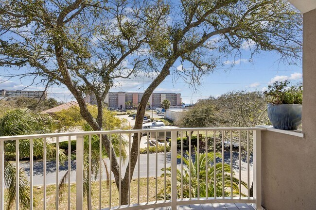 Building Photo - Steps to the Ocean! 3/3, 2198sq', Ocean View, Furnished