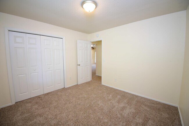 Building Photo - 1717 N Desert Palm Ave