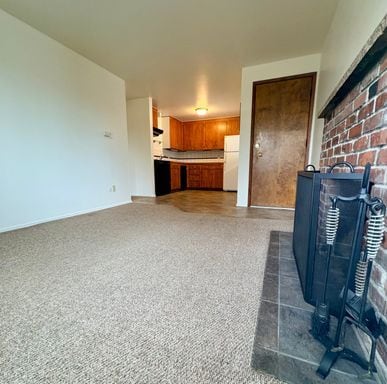 Building Photo - North Queen Anne Two Bedroom with Free Parking! $2050