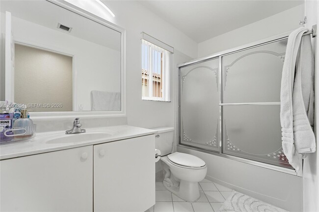 Building Photo - 1004 Golden Cane Dr