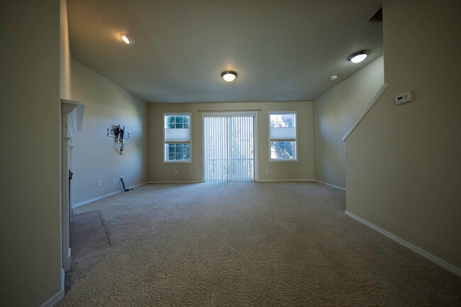 Living room - 4828 SE Teakwood St