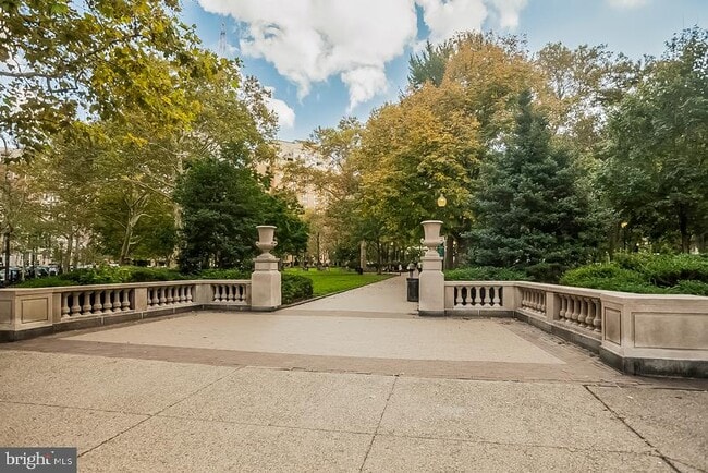 Building Photo - 220 W Rittenhouse Square