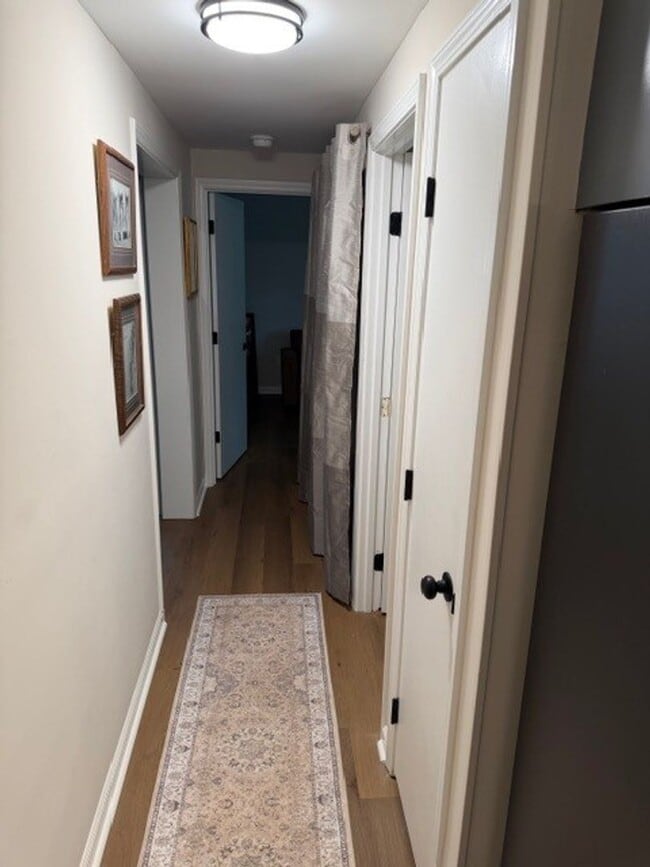 Building Photo - Beautiful furnished well maintain 3 bedrooms, 1.5 Baths