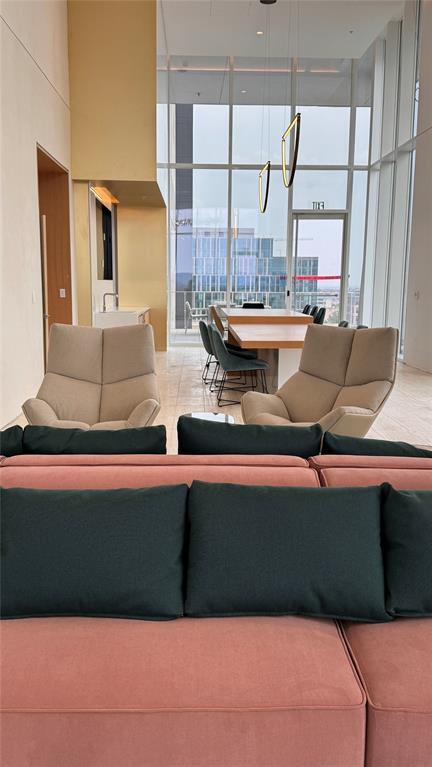 Building Photo - 313 W 17th St