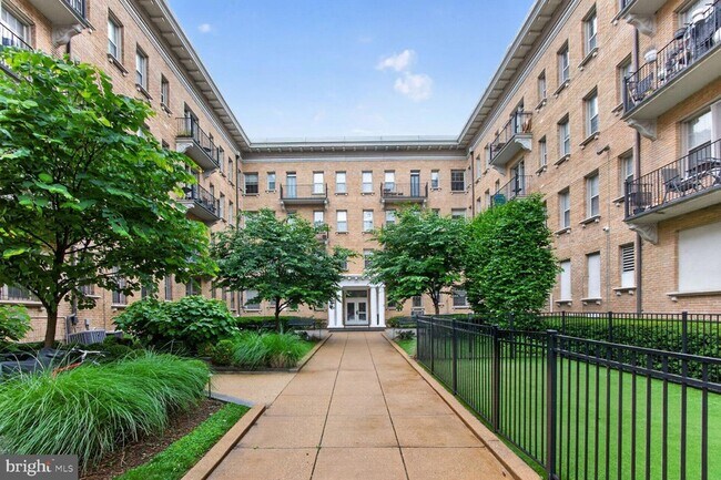 Building Photo - 1401 Columbia Rd NW
