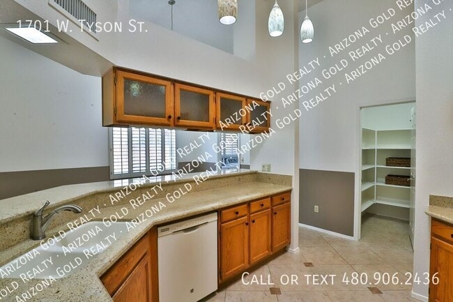 Building Photo - 1701 W Tyson St