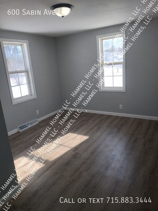 Building Photo - 600 Sabin Ave E