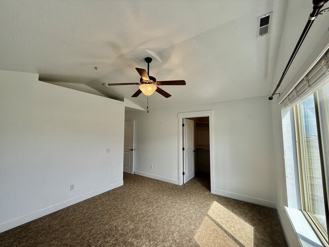Building Photo - 1045 S 1700 W