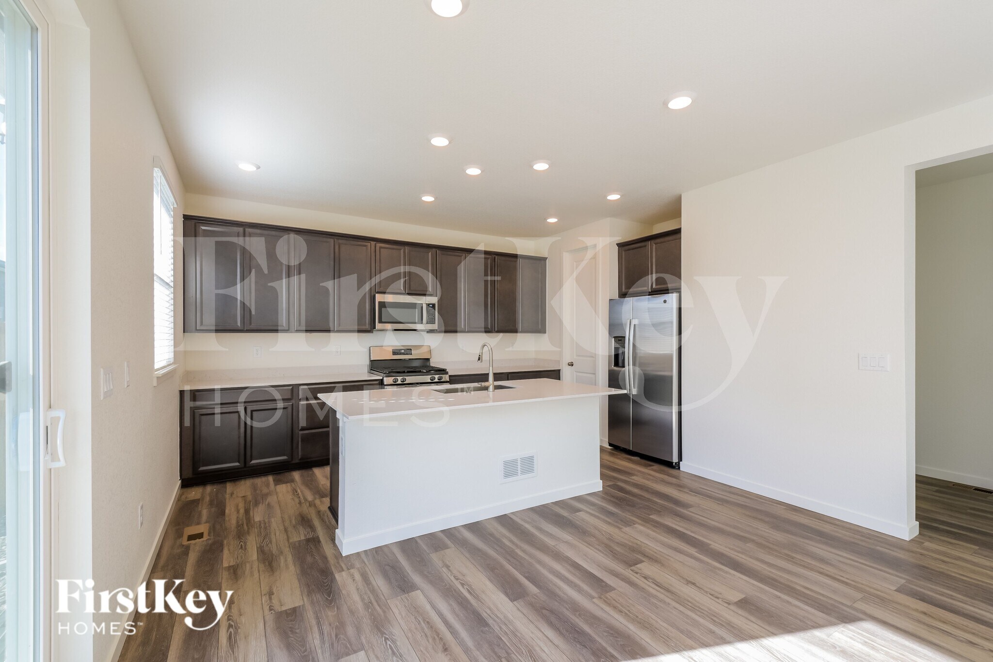 Building Photo - 10994 Uvalda St