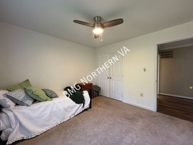 Building Photo - 10205 Daylily Ct