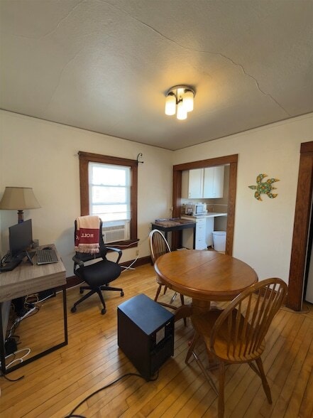 Building Photo - 213 S Broom St