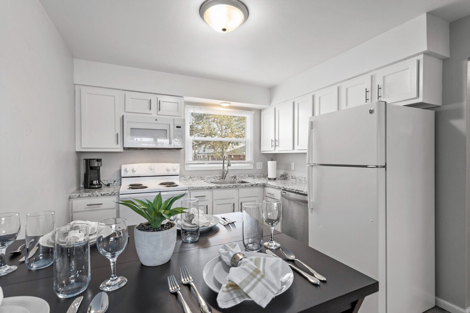 Building Photo - 928 W Browning St