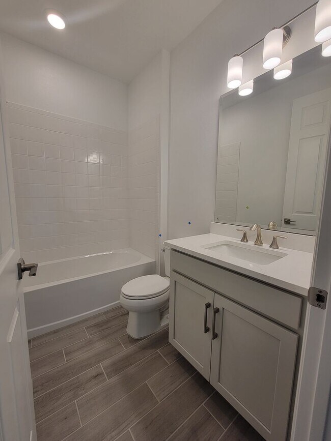 Building Photo - 5 Bedroom Brand New House with Innovative Technology near Winter Park