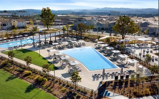 Building Photo - Spacious 4Bd 4Ba Tri-Level Home in Luna Park Community in Irvine