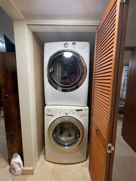 Building Photo - 851 Lyons Rd