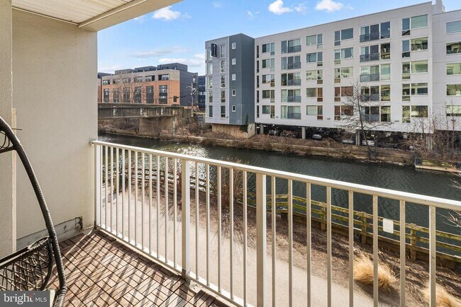 Building Photo - 2 Leverington Ave