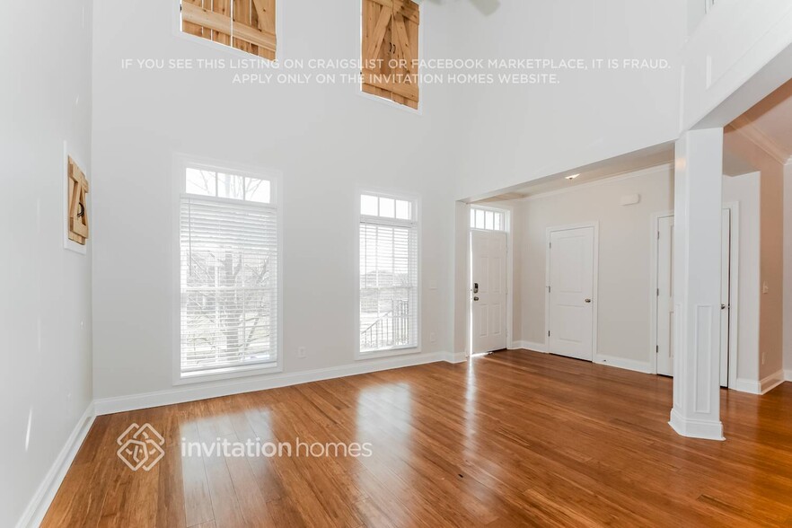 Building Photo - 2027 Oak Trail Dr