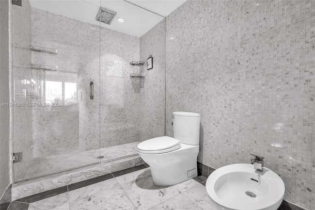 Building Photo - 200 Biscayne Blvd Way