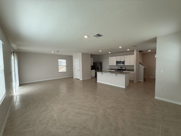 Building Photo - Large 4 Bedroom/2.5 Bathroom Home in Thompson Grove