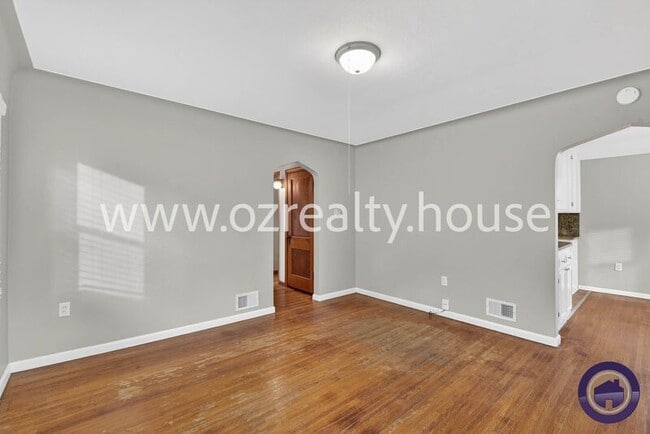 Building Photo - 110 Pasadena Blvd