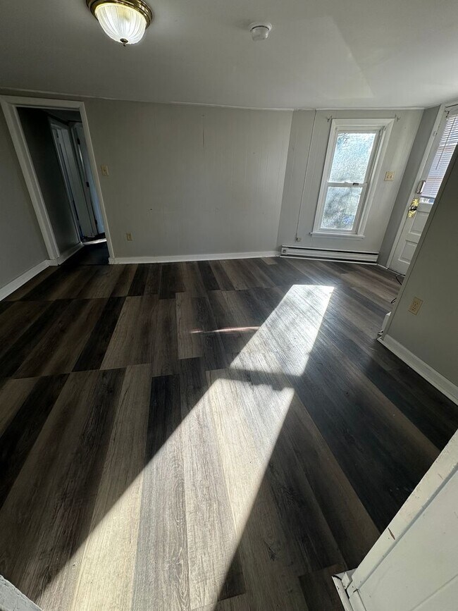 Building Photo - 127 Schoolhouse Rd