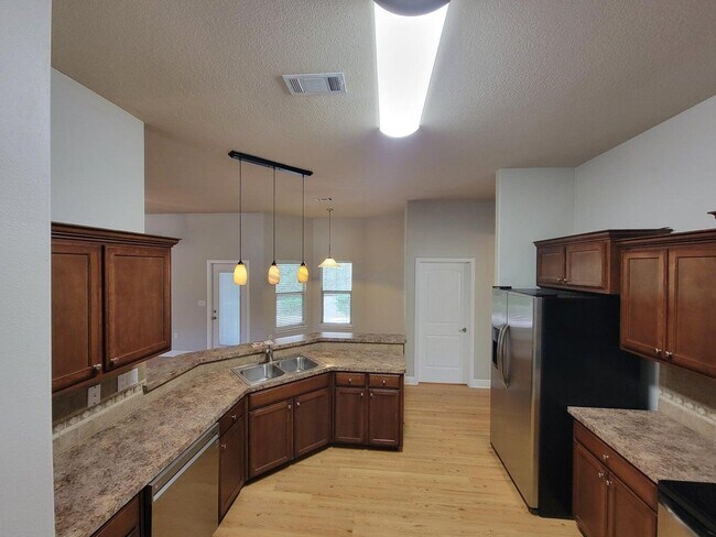 Building Photo - 119 Strike Eagle Dr