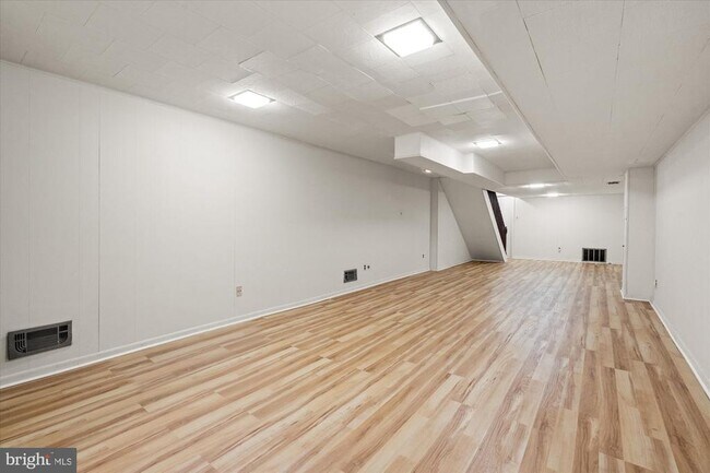 Building Photo - 7504 Radnor Rd
