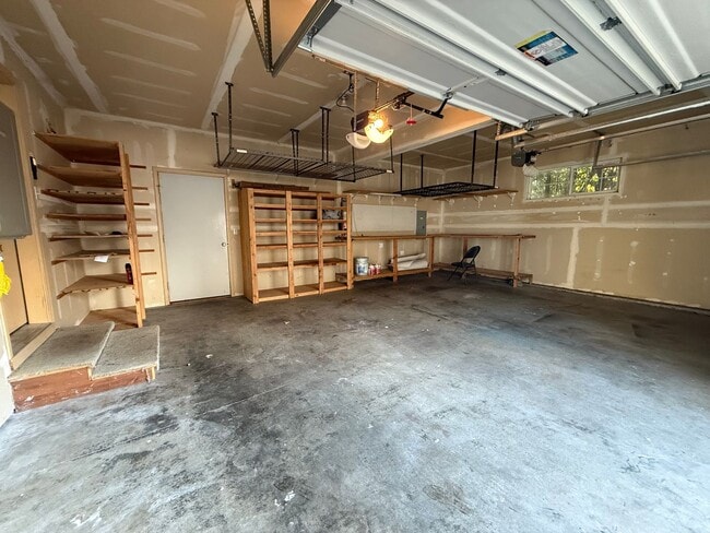 Building Photo - 3 Bedroom DuPont Home for Rent