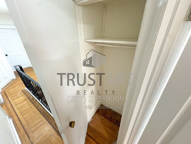 Building Photo - 2082 Albright St