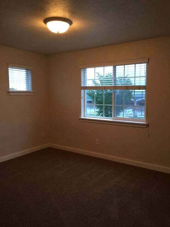 Building Photo - 2220 Baxter Ln