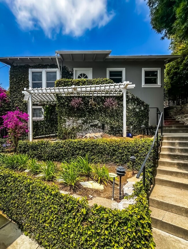 Building Photo - Unbelievable Stand-Alone 2-Bedroom House in Prime West Hollywood Hills