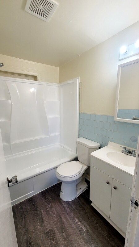 Building Photo - 2604 Wayside Dr