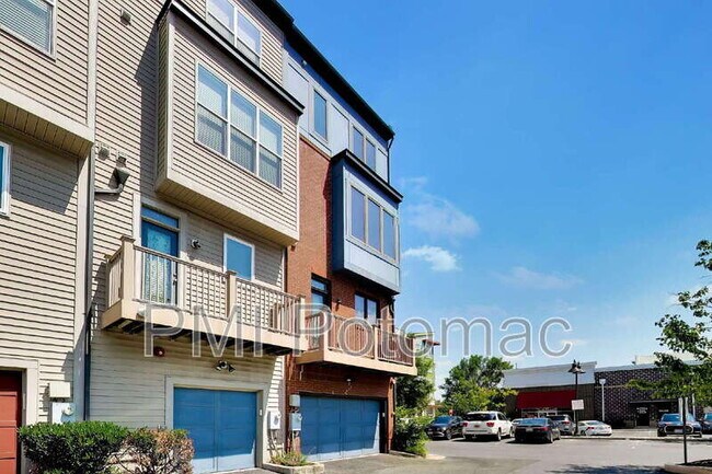 Building Photo - 5600 45th Ave