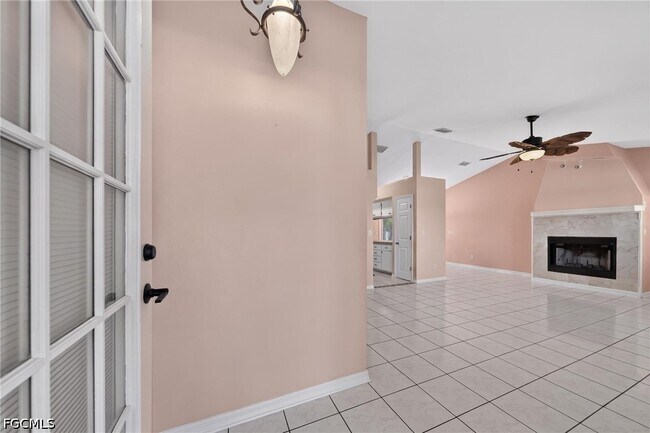 Building Photo - 920 SW 28th Terrace