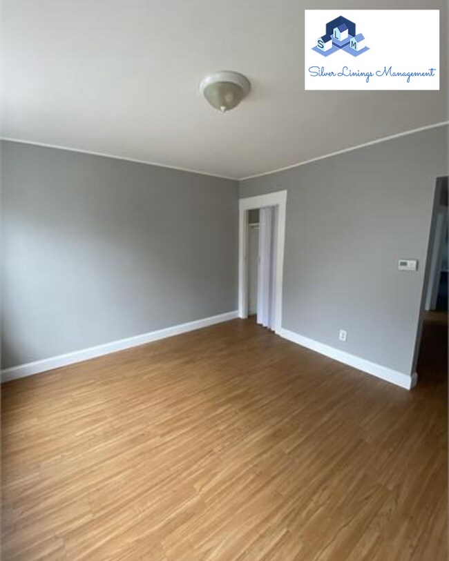 Building Photo - 206 Connors St