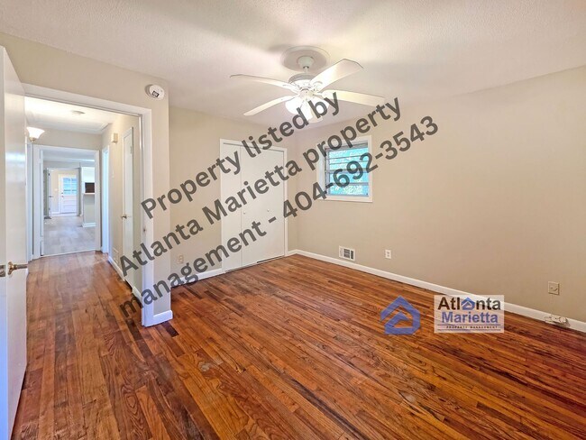 Building Photo - Charming Renovated Ranch on Private Wooded...