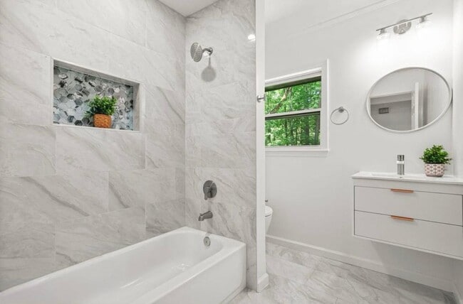 Building Photo - 4068 Monticello Way